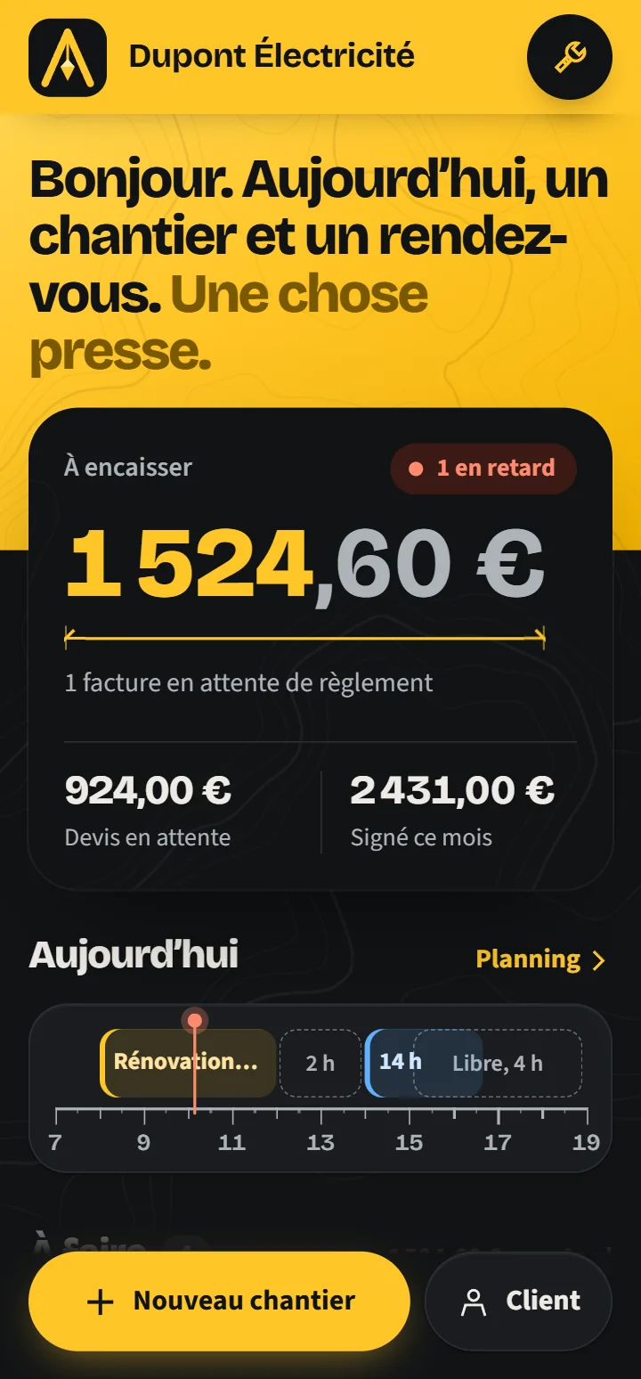 L'accueil d'Aplomb sur téléphone : « Bonjour. Aujourd'hui, un chantier et un rendez-vous. Une chose presse. »
