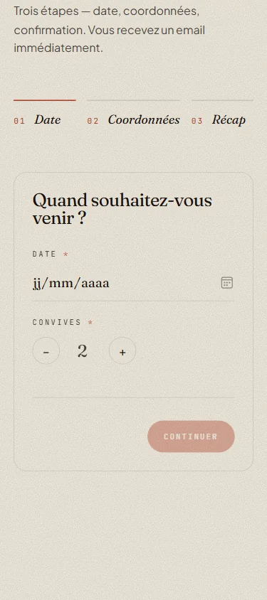 La première étape de la réservation sur téléphone : la date et le nombre de convives.